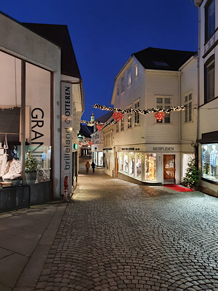 Weihnachtsdekoration in der Kirkegata i Stavanger.